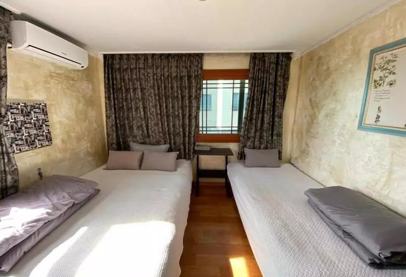 Majatalo Gudeok Guesthouse