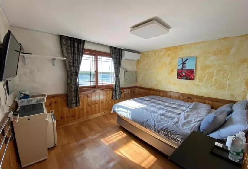 Majatalo Gudeok Guesthouse