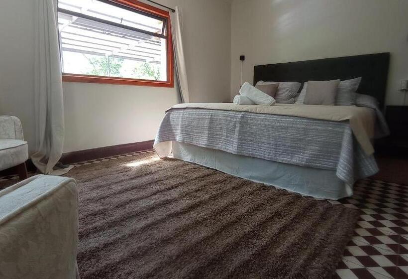 פנסיון Hostal Los Peñones