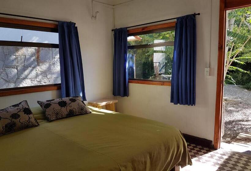 פנסיון Hostal Los Peñones