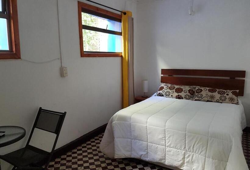 פנסיון Hostal Los Peñones