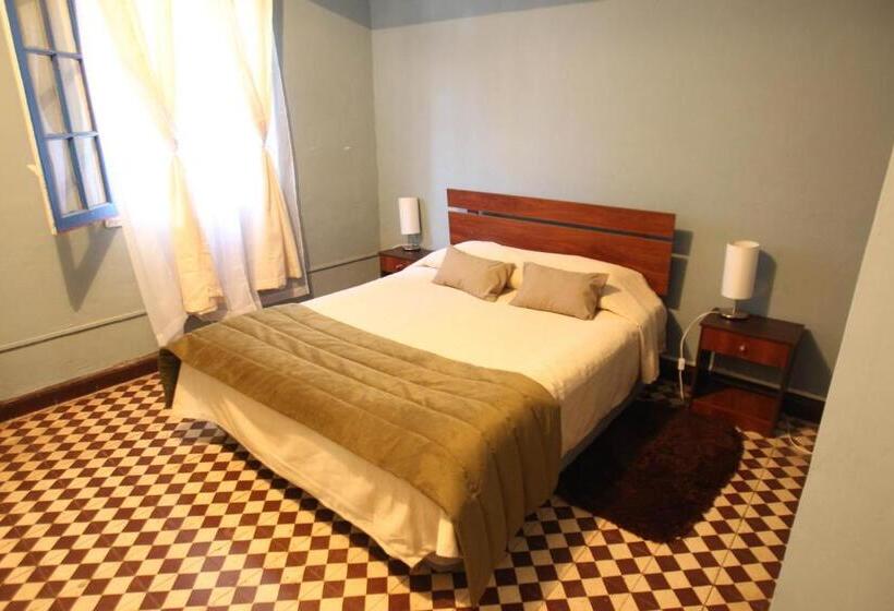 פנסיון Hostal Los Peñones