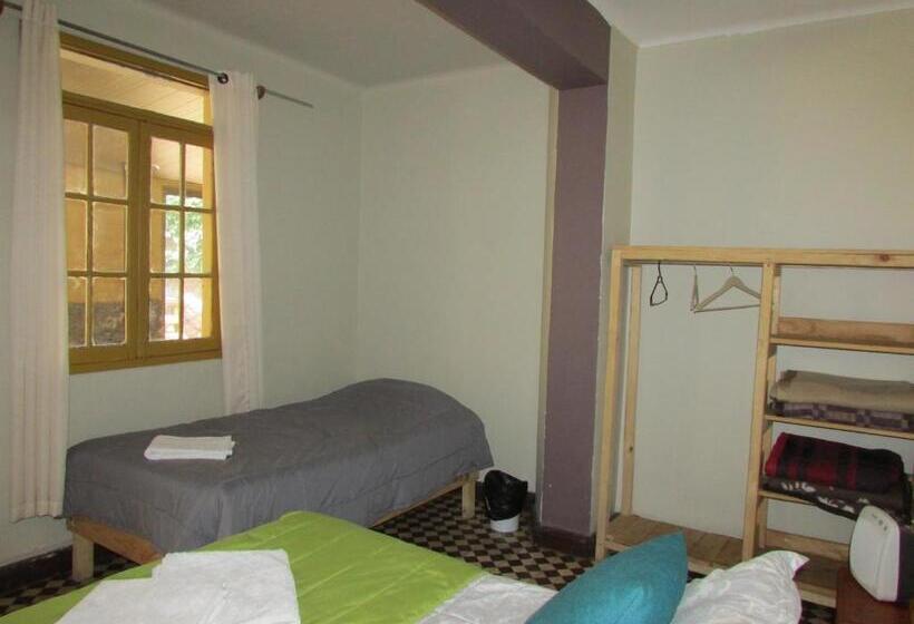 פנסיון Hostal Los Peñones