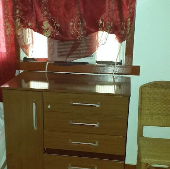 پانسیون Julian Guest House