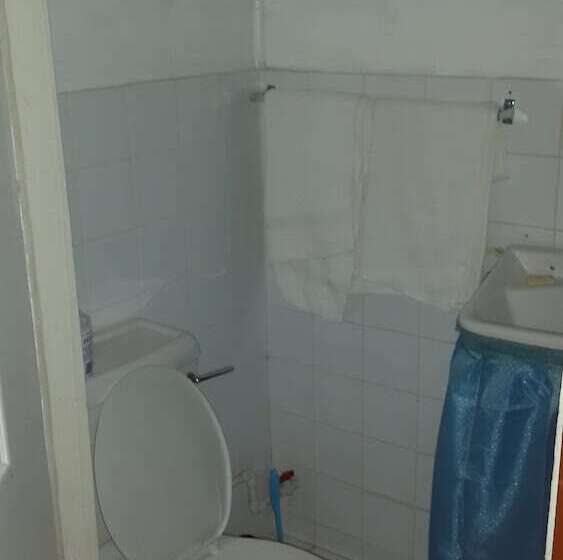 پانسیون Julian Guest House