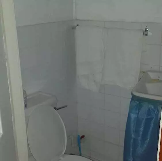 پانسیون Julian Guest House