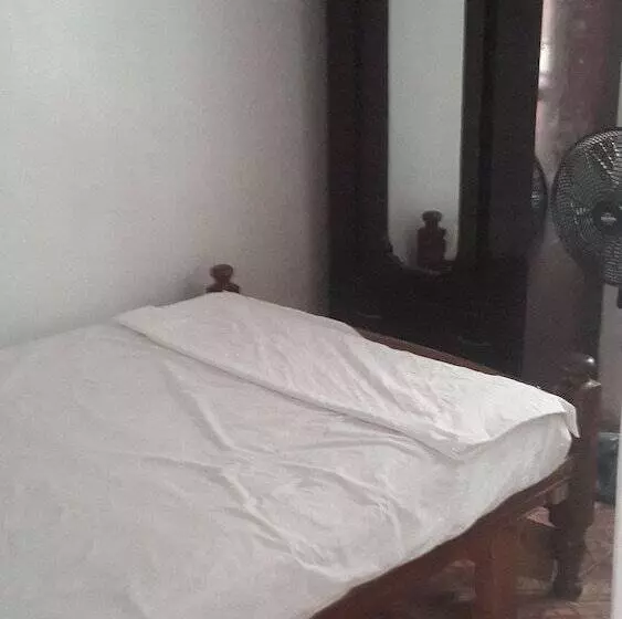 پانسیون Julian Guest House