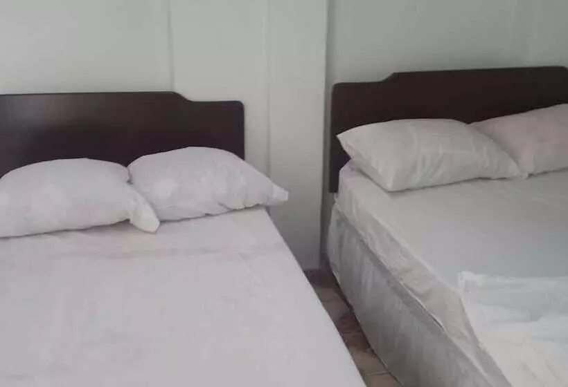 پانسیون Julian Guest House