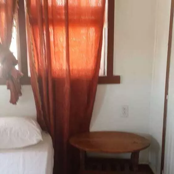 پانسیون Julian Guest House
