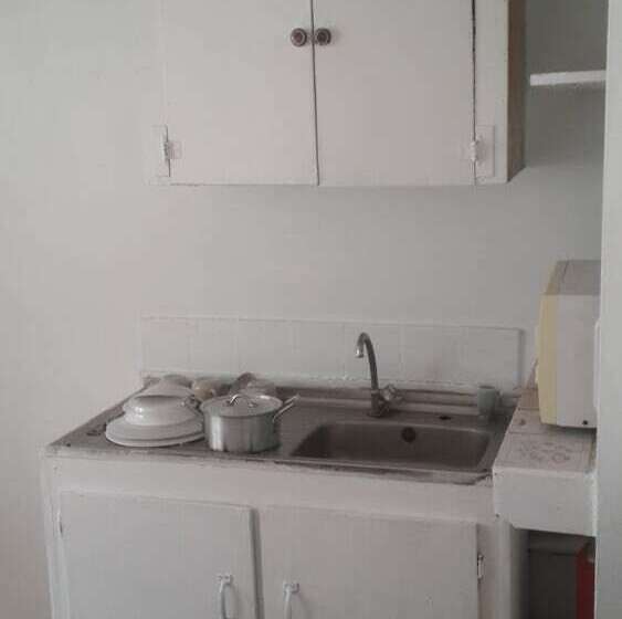 پانسیون Julian Guest House