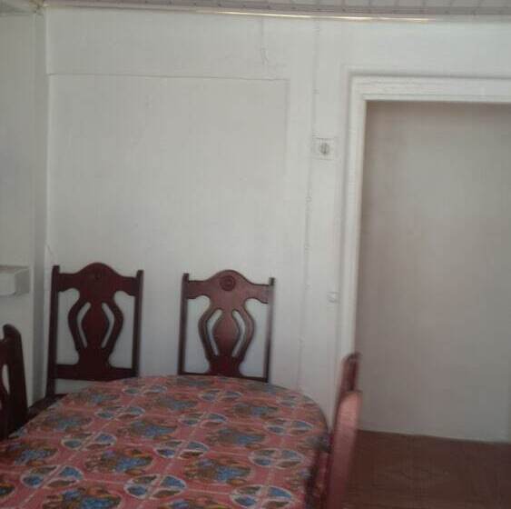 پانسیون Julian Guest House