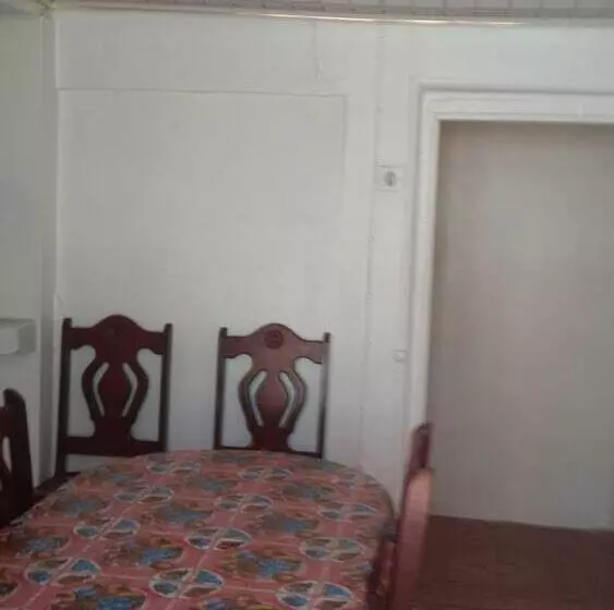 پانسیون Julian Guest House