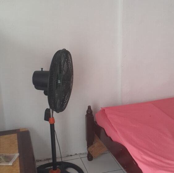 پانسیون Julian Guest House