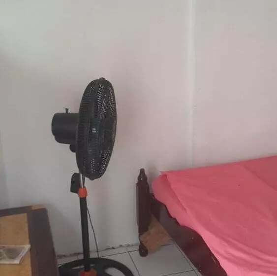 پانسیون Julian Guest House