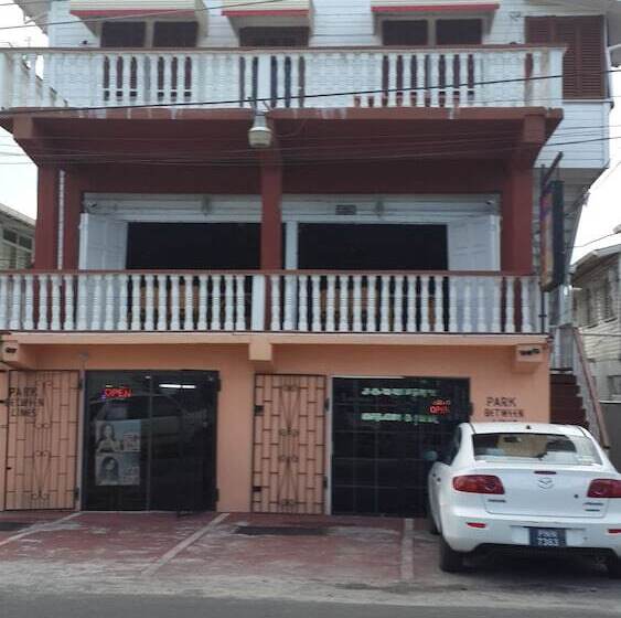 پانسیون Julian Guest House