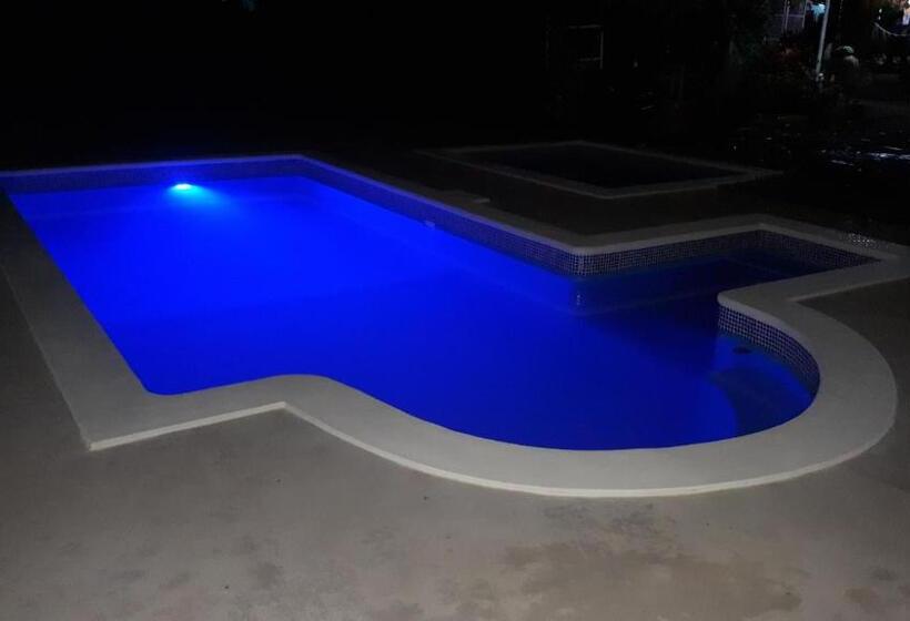 پانسیون Hostal Nathaly