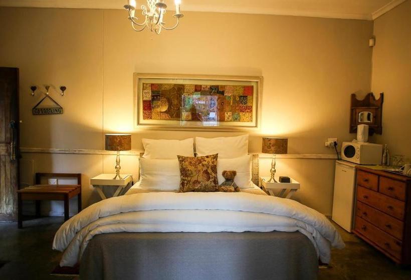 Пансион Three Gables Guesthouse