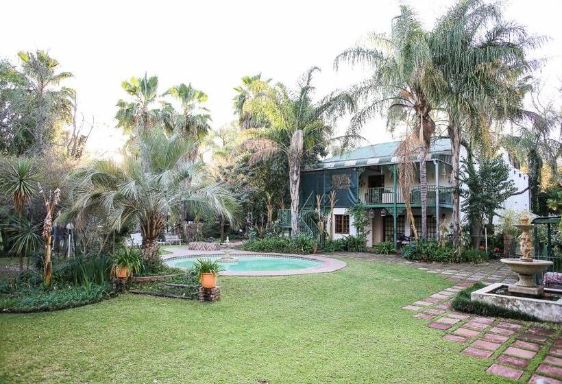 Пансион Three Gables Guesthouse