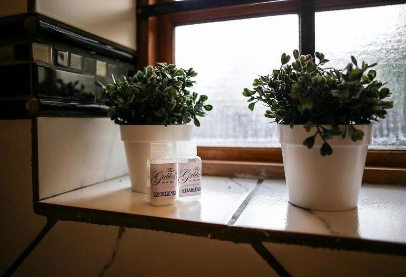 Пансион Three Gables Guesthouse