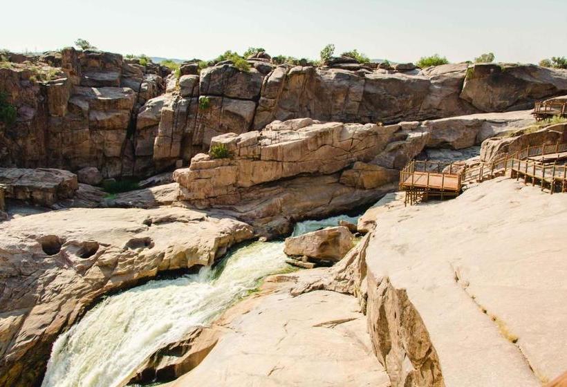 Пансион Three Gables Guesthouse