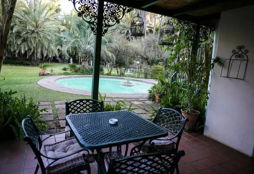 پانسیون Three Gables Guesthouse