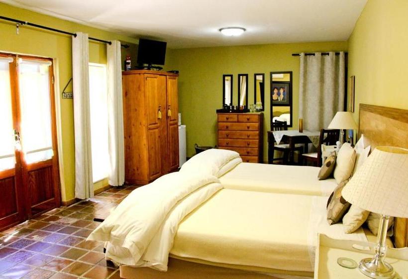 Пансион Three Gables Guesthouse