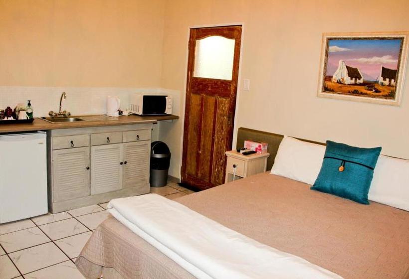 Пансион Three Gables Guesthouse