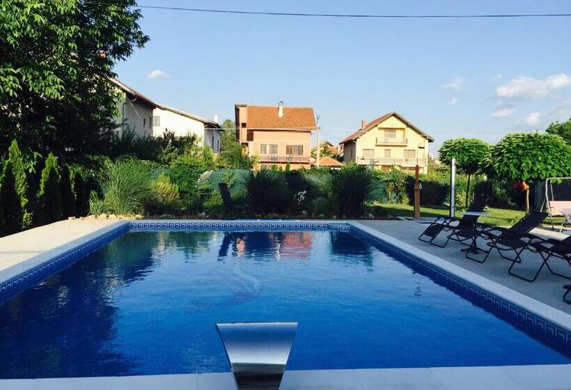 پانسیون Vila Kristina