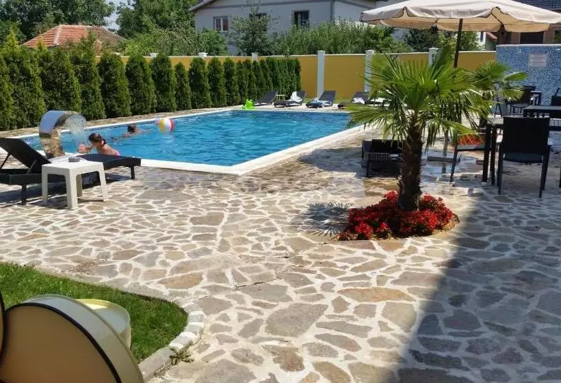 پانسیون Vila Kristina