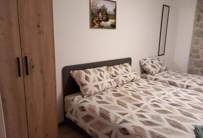 پانسیون Castello