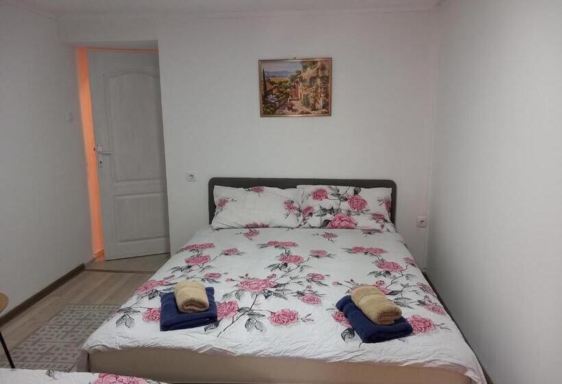 پانسیون Castello