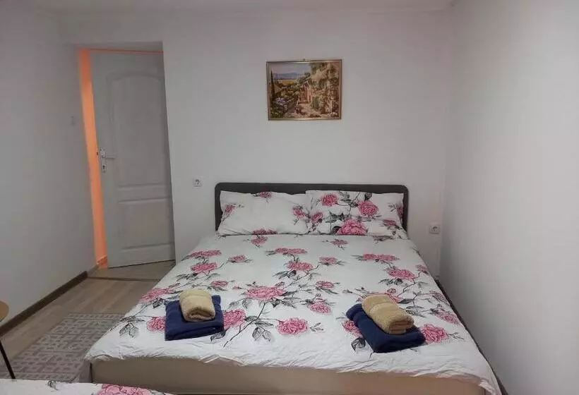 پانسیون Castello