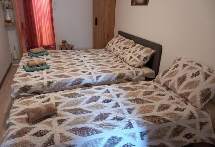 پانسیون Castello