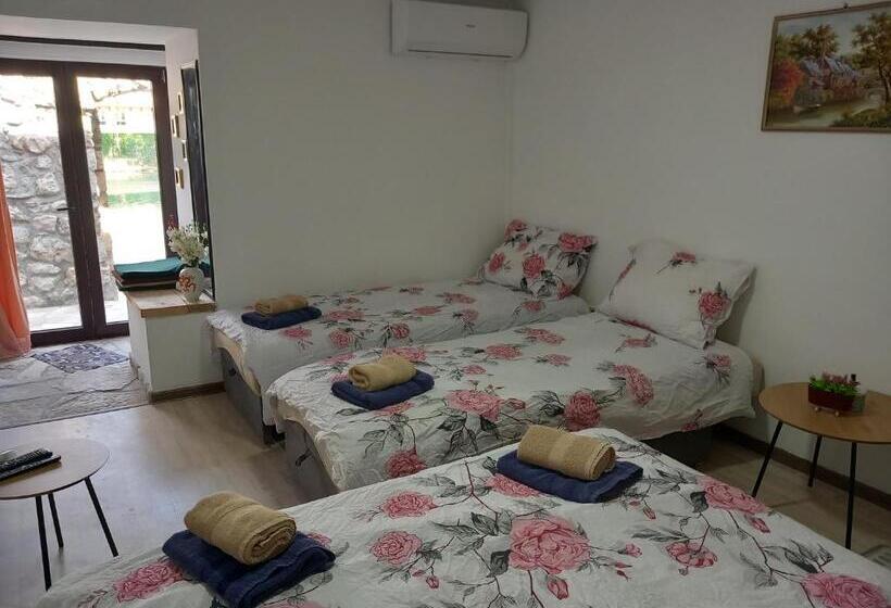 پانسیون Castello