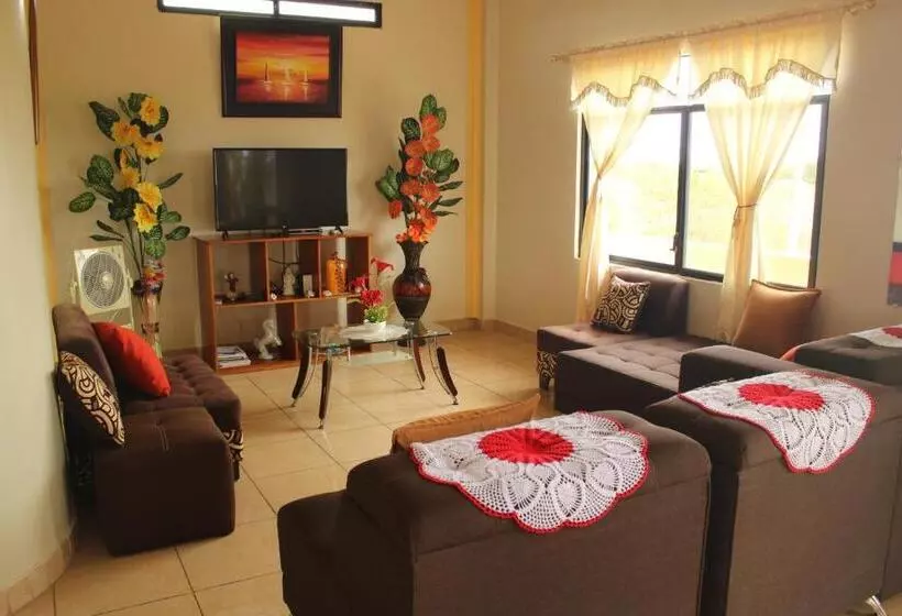 ペンション Hostal Romy