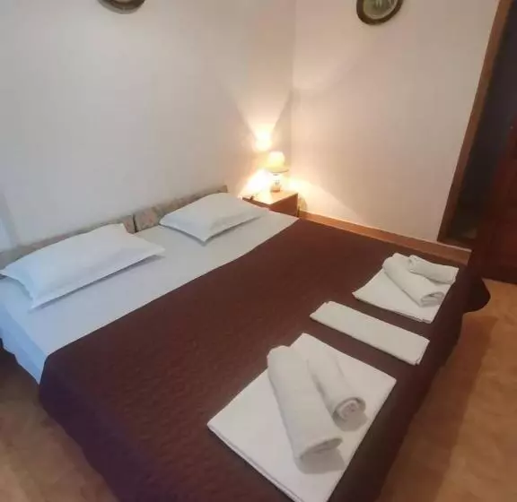 ペンション Guest House Bа́kish Obzor