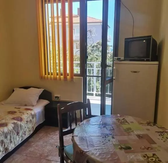 ペンション Guest House Bа́kish Obzor