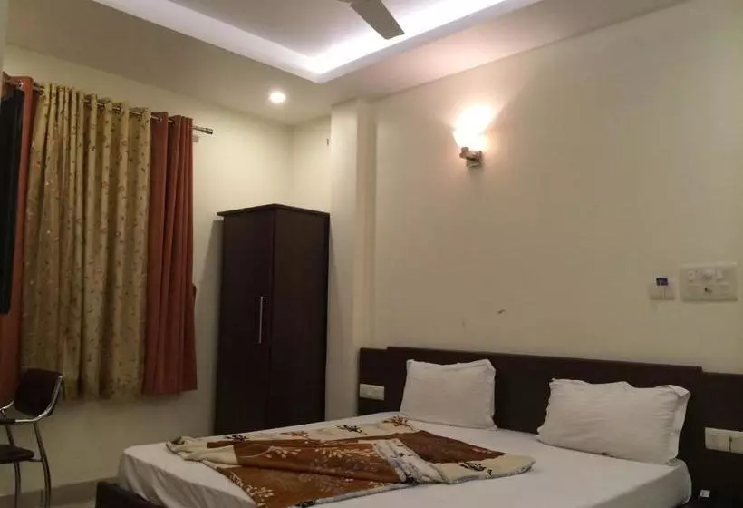 Alberg Surya
