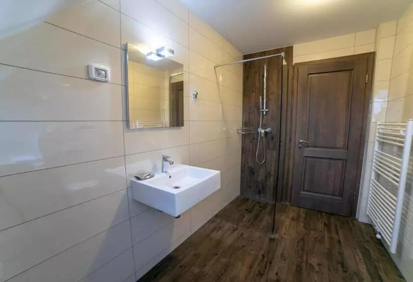 هتل Smrekarjeva Domačija