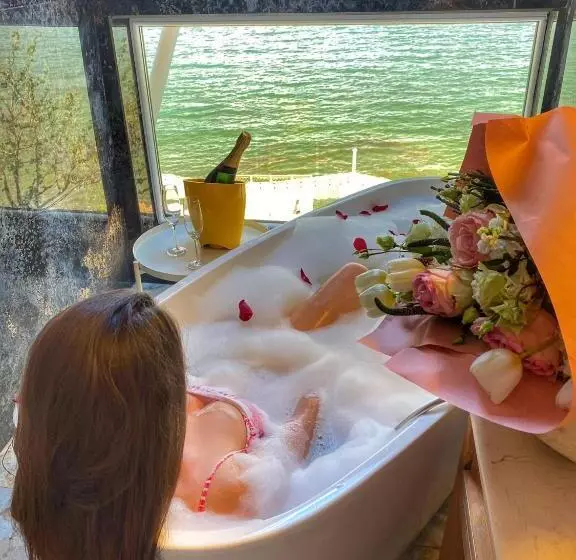 پانسیون Sea&sky Villa Costinesti