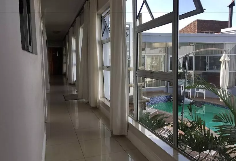 Majatalo Isle La Breeze Guest House