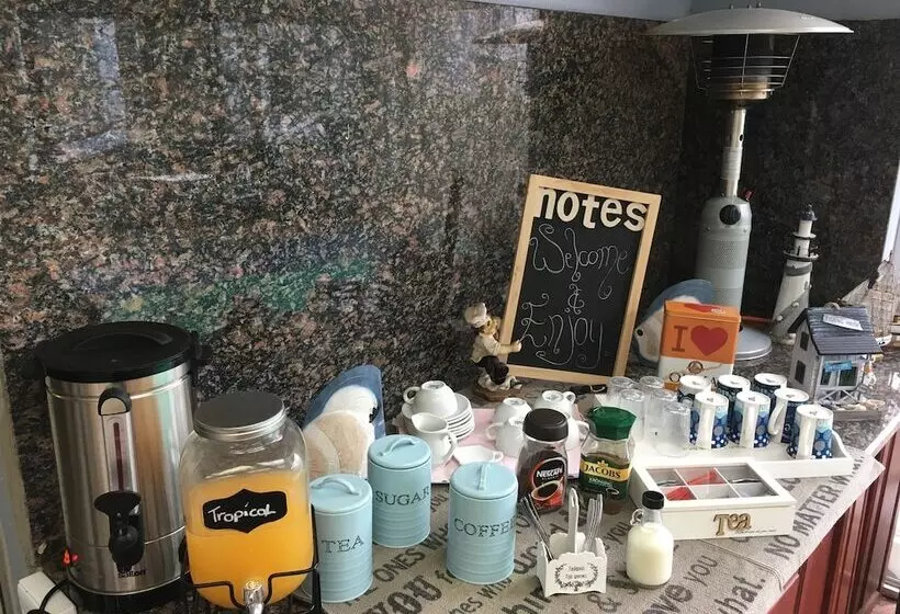 Majatalo Isle La Breeze Guest House