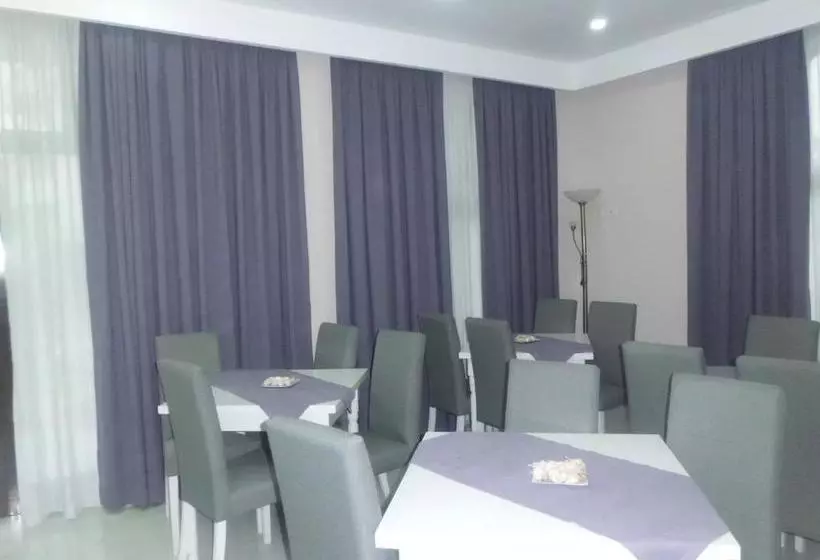 Majatalo Red Rose Guest House