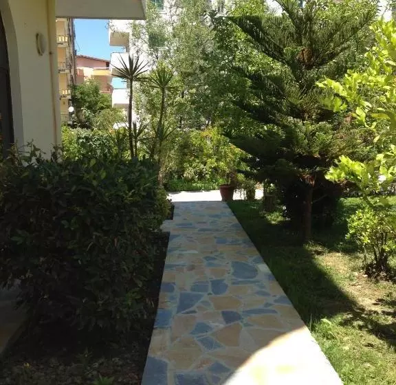 Majatalo Red Rose Guest House