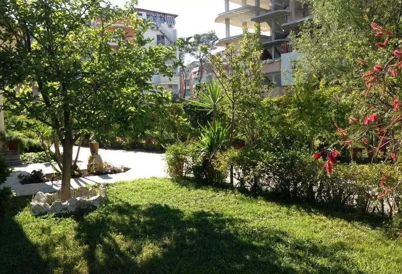 Majatalo Red Rose Guest House