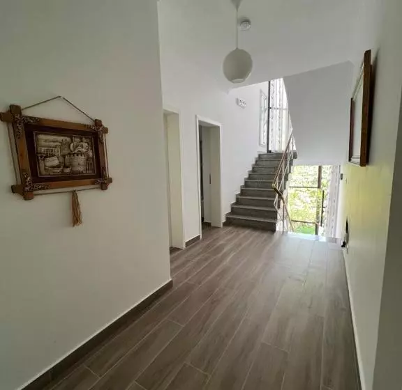 Majatalo Red Rose Guest House