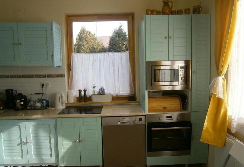 פנסיון Rózsakert Vendégház