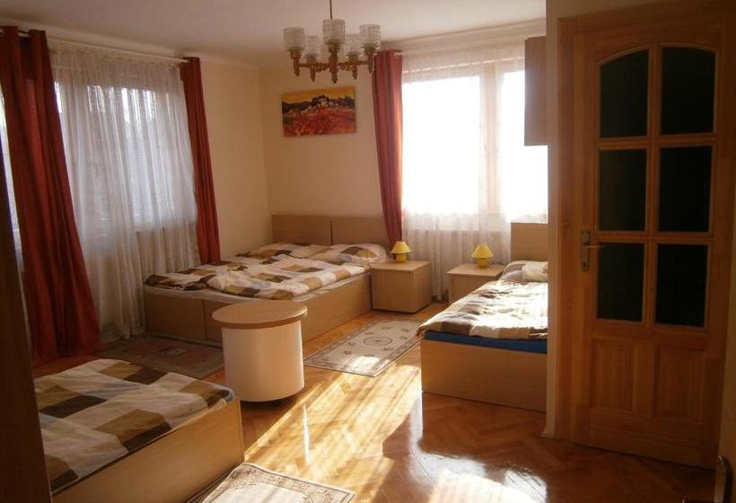 פנסיון Rózsakert Vendégház