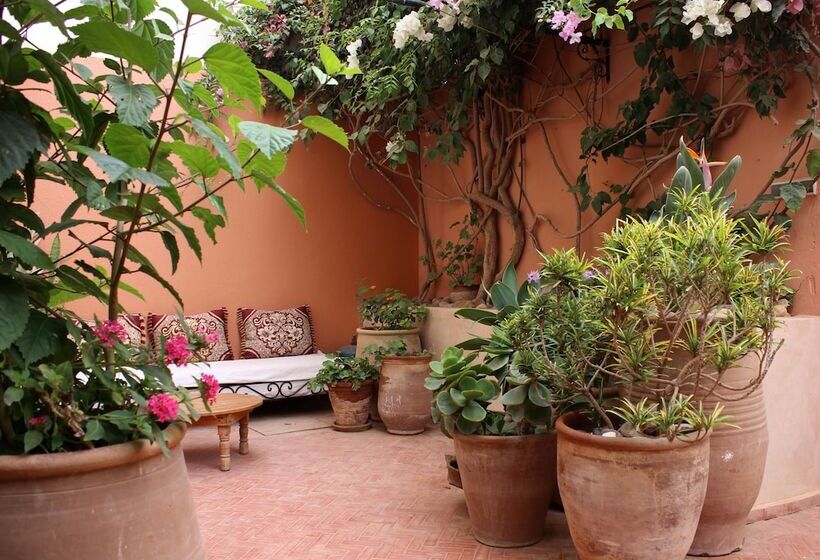 Пансион Tifawin Home And Garden