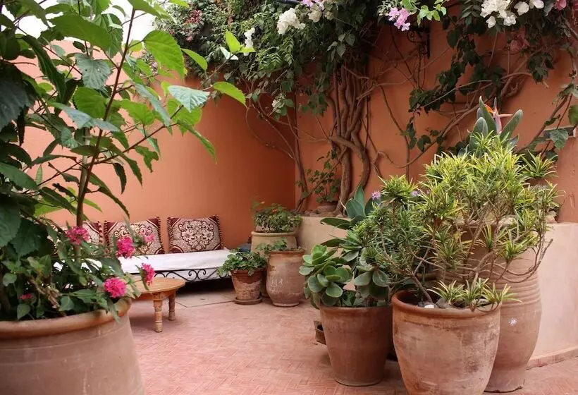 Majatalo Tifawin Home And Garden